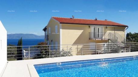 Kuća Labin, Apartmanska kuća s bazenom i pogledom na more