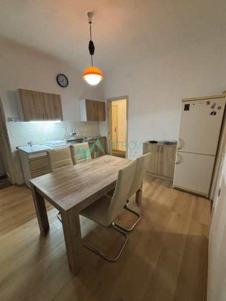 Izdavanje, Stan, 79m2 , Centar