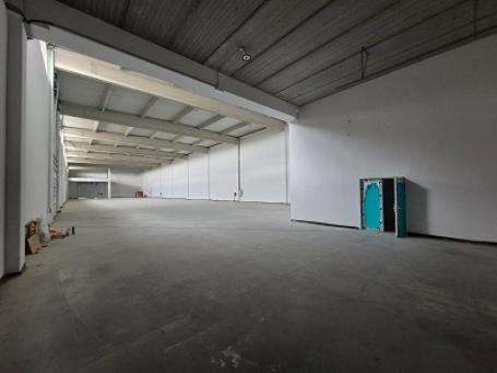 ZEMUN DOBANOVCI 2318m2 , 3000000e