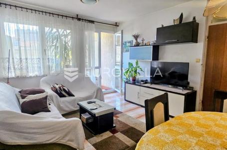 Split, Pujanke trosoban stan od 79 m² u zgradi te ostavu u podrumu
