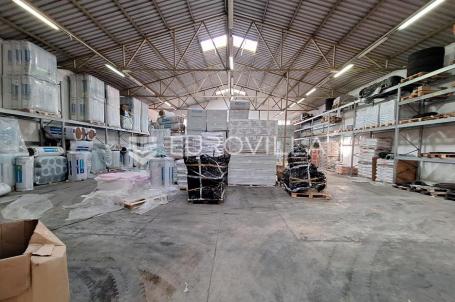 Karlovac, Ilovac, skladište, proizvodna hala 3800 m² na parceli 9150 m², odlična lokacija