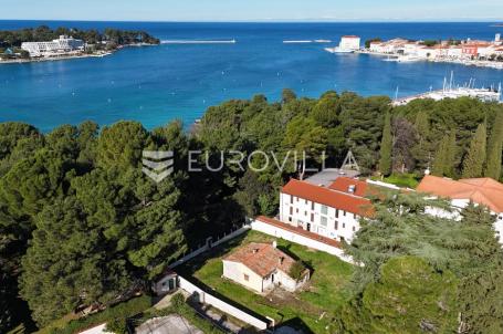 Istra, Poreč, Ekskluzivno zemljište prvi red do mora s direktnim izlazom na plažu