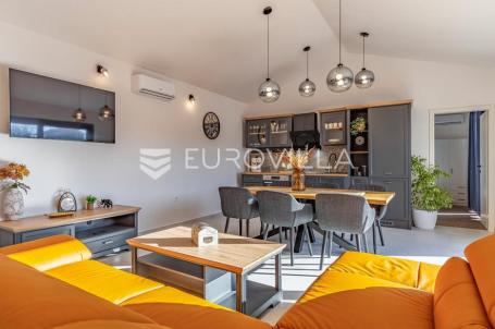Istra, Kavran, udoban dom s bazenom, solarnim sustavom i mirnom okolinom blizu mora