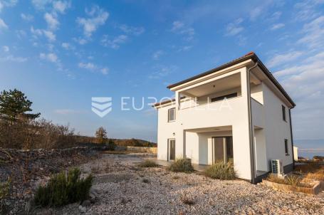 Vrbnik, novogradnja od 152 m² s dvorištem
