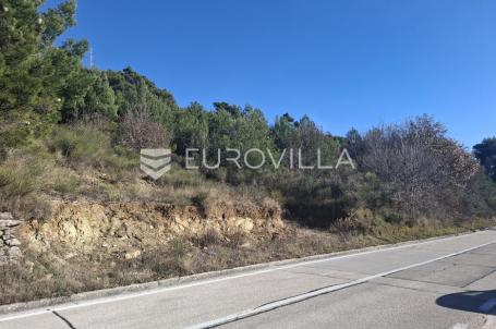 Omiš, Naklice, građevinsko zemljište 8.865 m²