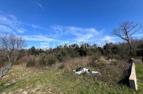 Istra, Šišan, poljoprivredno zemljište 450 m²