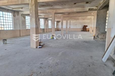 Karlovac, Ilovac, skladište 3600 m², odlična lokacija, renovacija