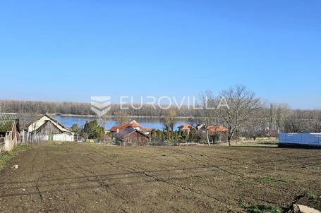 Aljmaš, zemljište s pogledom na Dunav 928 m² ili 1780 m²