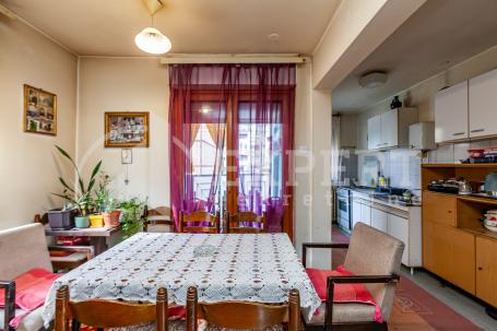 Stan u blizini Pravnog fakulteta, 2.5, 77 m2