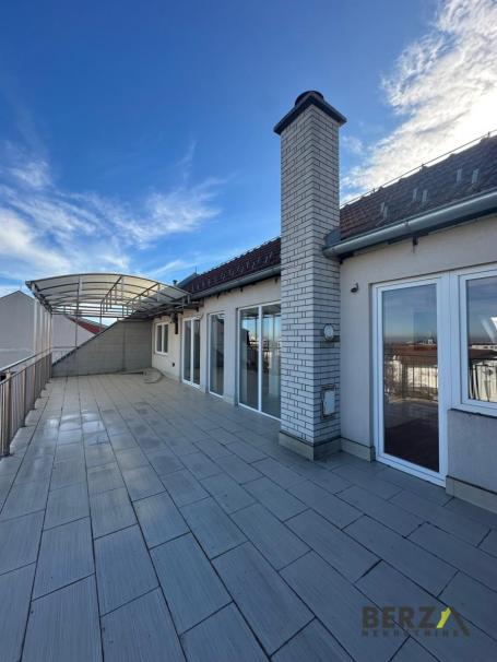 Na prodaju ekskluzivan dupleks stan površine 188 m² na Tatarskom brdu, sa spektakularnim pogledom na