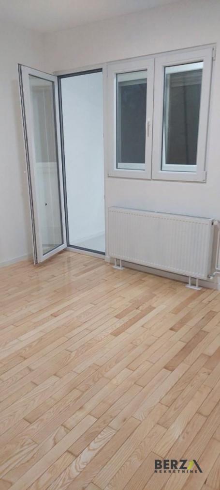 Dvoiposoban stan kod Socijalnog, kompletno renoviran