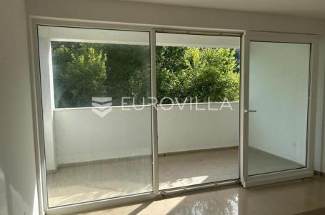 Otok Rab, Palit, dvoetažni apartman s velikom terasom, 400 m od mora