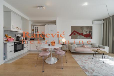 SAVSKI VENAC BEOGRAD NA VODI 74m2 , T ,375000e