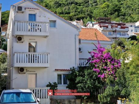 Ekskluzivno- Etažna kuća apartmanskog tipa na odličnoj lokaciji, Budva 
