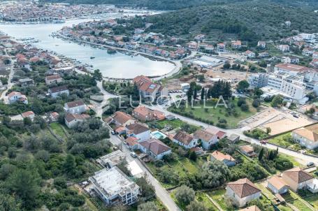 Otok Korčula, Vela Luka, građevinsko zemljište u centru mjesta