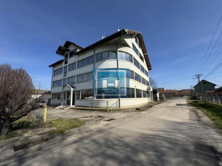 Izdaje se poslovni prostor 1300m² u Supskoj – tri etaže, šleperski prilaz, parking za 30 vozila