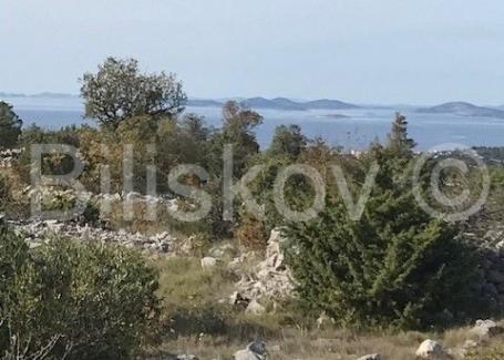 Rogoznica, prodaja zemljište 10003m2, pristup autom, voda