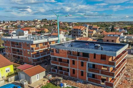 Funkcionalan jednosoban stan u novogradnji s 2 parkirna mjesta – okolica Pule