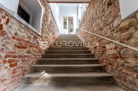 Varaždin, Centar, prostran stan 110 m², odlična lokacija