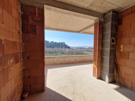 Pula, Valmade – četverosoban stan na prvom katu, 75 m2