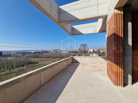 Valmade – četverosobni stan D, garaža, 110 m2