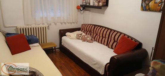 Odličan trosoban stan u srcu Bežanijske kose