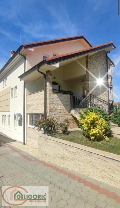 Lux kvalitet dve kuće Barajevo