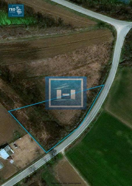 Na prodaju plac u okolini Jagodina – 27 ari, pored glavnog puta