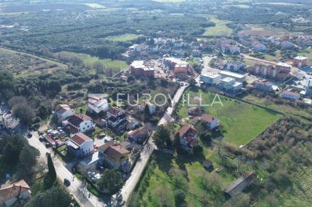 Pula, Valdebek: Prostrano zemljište 11527 m² za višestambenu izgradnju, izvrsna lokacija