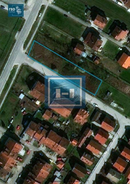 Na prodaju plac 13a  odlična lokacija pored glavnog puta