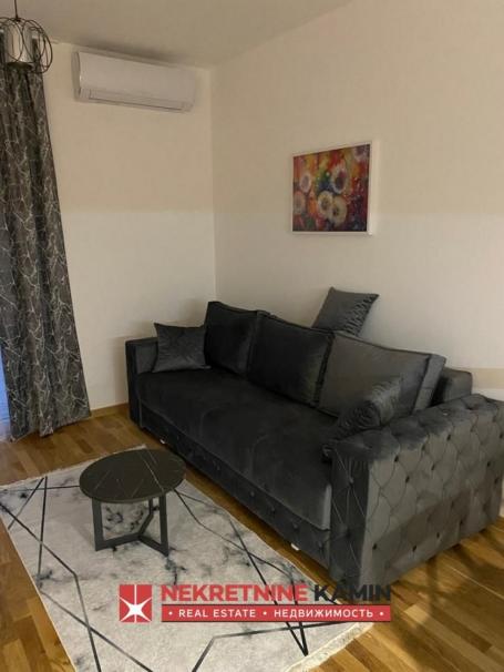 Opremljen jednosoban stan 39m2 u Bečićima