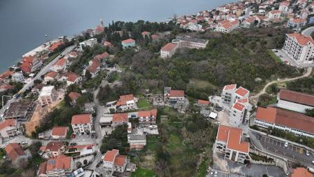 Urbanizovano zemljiste 3200m² u Dobroti, Kotor – 250m od mora