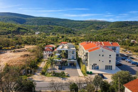 Poslovni prostor 553 m² na Izdavanje – Radanovici, Tivat