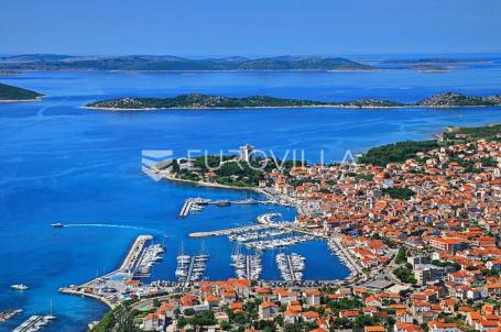 Vodice, građevinsko zemljište, 1338 m²