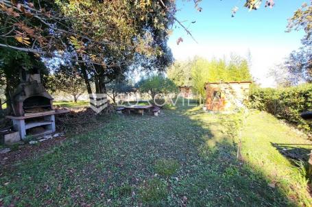 Istra, Valtura, kuća smještena na okućnici od 1208 m²