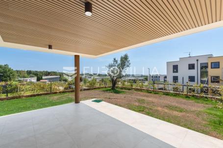 Istra, Novigrad, stan s 2 spavaće sobe s vrtom u prizemlju 115 m², parkirno mjesto