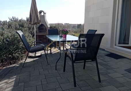 Otok Krk, grad Krk, 42.68m2, 1s+db, terasa i vrt 45.50m2