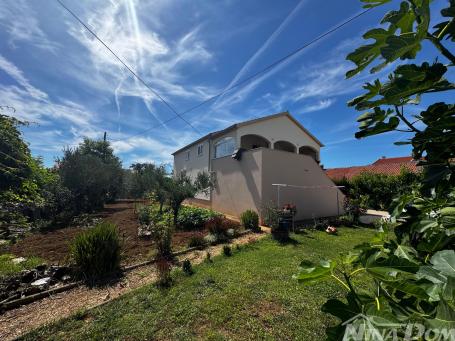 Apartmanska kuća Privlaka - centar mjesta - 300m od mora