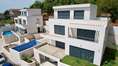 Luksuzna trospratna vila sa bazenom, panoramskim pogledom na more i Stari grad – 184 m², Komoševina,