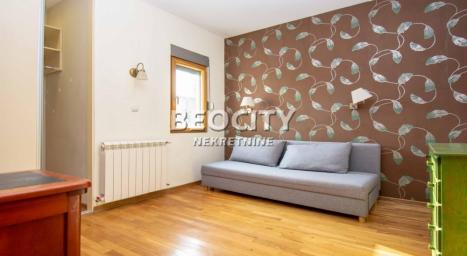 Stari grad, Atelje 212, Milutina Bojića, 3.0, 78m2, 315000EUR Izuzetan trosoban stan na fantastičnoj