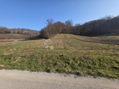 Građevinsko zemljište 1.176 m² – ravan teren, mirna lokacija, blizina Sv. Križ Začretja i Zaboka
