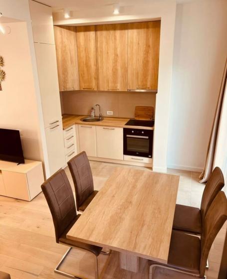 Izdavanje, Stan, 72m2 , Tivat