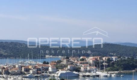 Šibenik, Mandalina - kuća  (61m2) s pogledom na marinu