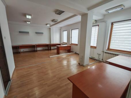 Lep poslovni prostor kod crkve Svetog Luke