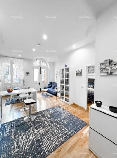 Stan Luksuzan stan u srcu Pule – 122 m². Pješačka zona. 