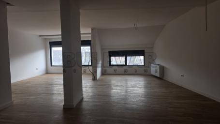 Izdaje se poslovni prostor 140m2 plus terasa 55m2