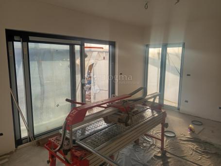 Prodaja stana u Puli, novogradnja, 60 m², 2SS+DB, prizemlje