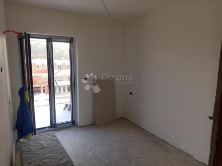 Penthouse na prodaju, 131 m2, mirna lokacija s predivnim pogledom na prirodu, Pula