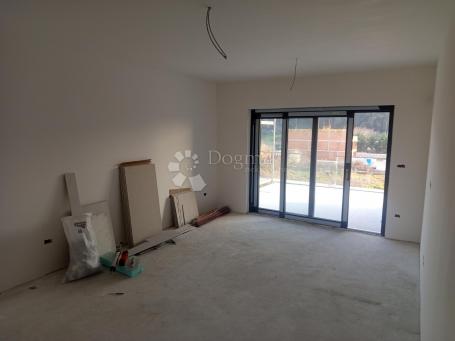 Penthouse u Puli, 120 m2, mirna lokacija s prekrasnim pogledom na prirodu