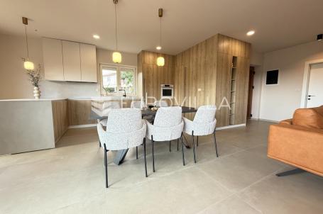 Istra, Barban, luksuzna vila 180 m² s bazenom i jacuzzijem na mirnoj lokaciji